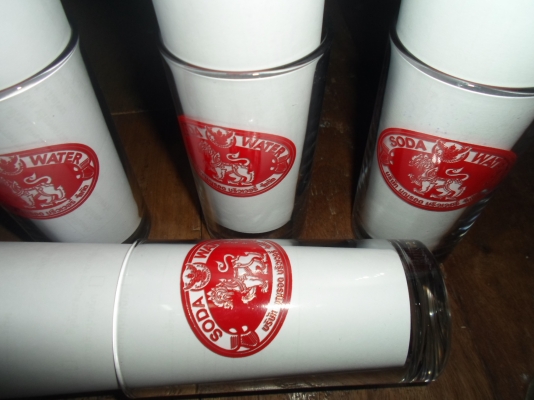 แก้วโค้กลายนูน 1 ใบ + แก้วโซดาสิงห์ 4 ใบ สภาพสวย 300