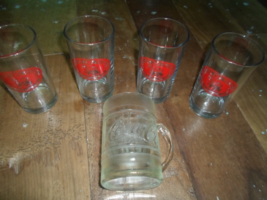 แก้วโค้กลายนูน 1 ใบ + แก้วโซดาสิงห์ 4 ใบ สภาพสวย 300