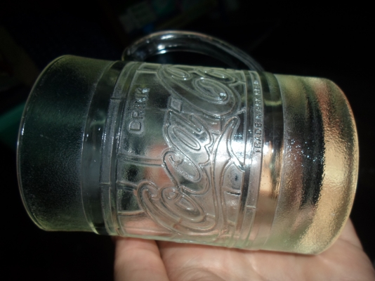 แก้วโค้กลายนูน 1 ใบ + แก้วโซดาสิงห์ 4 ใบ สภาพสวย 300