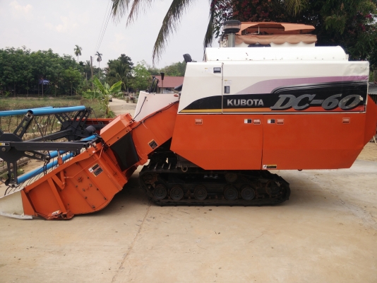 ด่วน!!!ขายรถเกี่ยวข้าวคูโบต้าDc60plus ..พร้อมพ่วงลาก+เล่มทะเบียน ราคา 369000 บาท