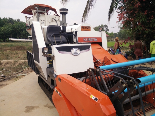 ด่วน!!!ขายรถเกี่ยวข้าวคูโบต้าDc60plus ..พร้อมพ่วงลาก+เล่มทะเบียน ราคา 369000 บาท