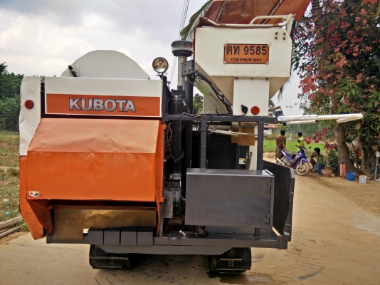 ด่วน!!!ขายรถเกี่ยวข้าวคูโบต้าDc60plus ..พร้อมพ่วงลาก+เล่มทะเบียน ราคา 369000 บาท