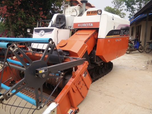 ด่วน!!!ขายรถเกี่ยวข้าวคูโบต้าDc60plus ..พร้อมพ่วงลาก+เล่มทะเบียน ราคา 369000 บาท