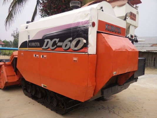 ด่วน!!!ขายรถเกี่ยวข้าวคูโบต้าDc60plus ..พร้อมพ่วงลาก+เล่มทะเบียน ราคา 369000 บาท