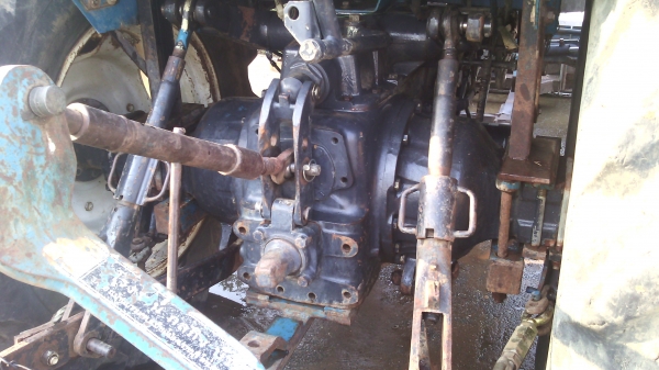 ขายรถไถFORD  NEWHOLLAND รุ่นTS90ปี04แท้ห้างรถดีสีเดิมๆสนใจ0810076640