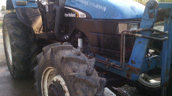 ขายรถไถFORD  NEWHOLLAND รุ่นTS90ปี04แท้ห้างรถดีสีเดิมๆสนใจ0810076640
