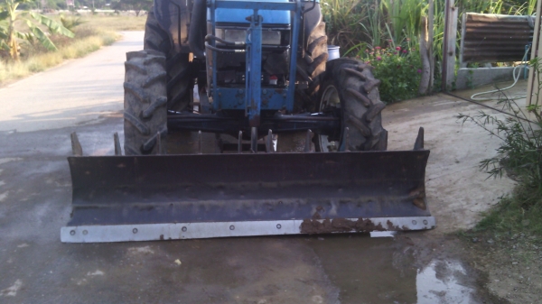 ขายรถไถFORD  NEWHOLLAND รุ่นTS90ปี04แท้ห้างรถดีสีเดิมๆสนใจ0810076640