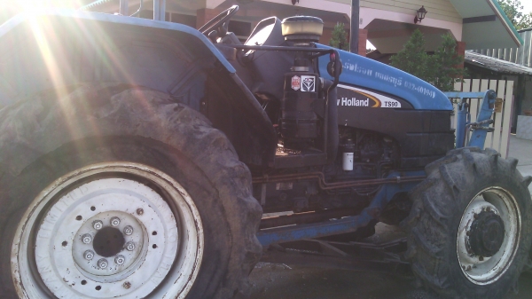 ขายรถไถFORD  NEWHOLLAND รุ่นTS90ปี04แท้ห้างรถดีสีเดิมๆสนใจ0810076640