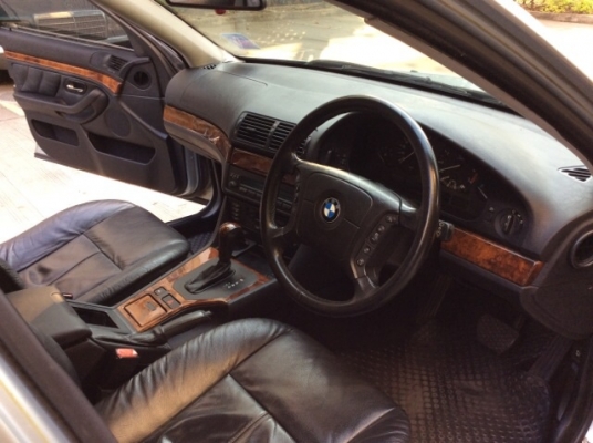 ขายรถบีเอ็ม E39 523i ปี2000 เครื่องเดิม 2.4 เกียร์ออโต้ เพาเวอร์ ไฟฟ้าทั้งคัน เบาะหนังแท้ปรับไฟฟ้า ลายไม้หรูหรา แอร์ดิจิตอล วิทยุCD abs/airbag8ใบ ตัวถังเดิมๆ สีเต็มเงา แม็กbbsขอบ17" รถขับดี ช่วงล่างแน่นหนึบ พร้อมใช้งานได้เลยครับ ภาษีไม่ขาดต่อ เอกสารพ ขายรถบีเอ็ม E39 523i ปี2000 เครื่องเดิม 2.4 เกียร์ออโต้ เพาเวอร์ ไฟฟ้าทั้งคัน เบาะหนังแท้ปรับไฟฟ้า ลายไม้หรูหรา แอร์ดิจิตอล วิทยุCD abs/airbag8ใบ ตัวถังเดิมๆ สีเต็มเงา แม็กbbsขอบ17" รถขับดี ช่วงล่างแน่นหนึบ พร้อมใช้งานได้เลยครับ ภาษีไม่ขาดต่อ เอกสารพ