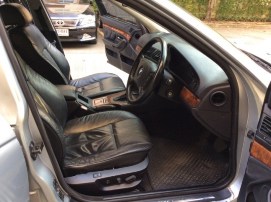 ขายรถบีเอ็ม E39 523i ปี2000 เครื่องเดิม 2.4 เกียร์ออโต้ เพาเวอร์ ไฟฟ้าทั้งคัน เบาะหนังแท้ปรับไฟฟ้า ลายไม้หรูหรา แอร์ดิจิตอล วิทยุCD abs/airbag8ใบ ตัวถังเดิมๆ สีเต็มเงา แม็กbbsขอบ17" รถขับดี ช่วงล่างแน่นหนึบ พร้อมใช้งานได้เลยครับ ภาษีไม่ขาดต่อ เอกสารพ ขายรถบีเอ็ม E39 523i ปี2000 เครื่องเดิม 2.4 เกียร์ออโต้ เพาเวอร์ ไฟฟ้าทั้งคัน เบาะหนังแท้ปรับไฟฟ้า ลายไม้หรูหรา แอร์ดิจิตอล วิทยุCD abs/airbag8ใบ ตัวถังเดิมๆ สีเต็มเงา แม็กbbsขอบ17" รถขับดี ช่วงล่างแน่นหนึบ พร้อมใช้งานได้เลยครับ ภาษีไม่ขาดต่อ เอกสารพ