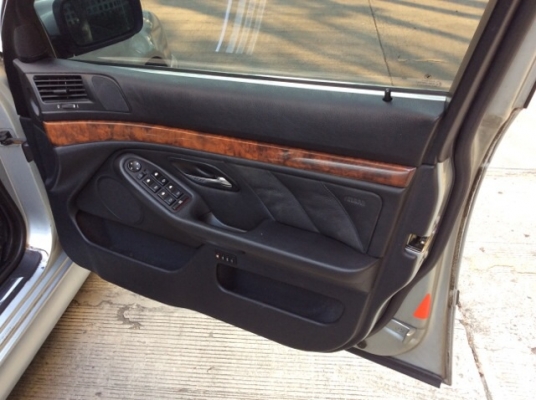 ขายรถบีเอ็ม E39 523i ปี2000 เครื่องเดิม 2.4 เกียร์ออโต้ เพาเวอร์ ไฟฟ้าทั้งคัน เบาะหนังแท้ปรับไฟฟ้า ลายไม้หรูหรา แอร์ดิจิตอล วิทยุCD abs/airbag8ใบ ตัวถังเดิมๆ สีเต็มเงา แม็กbbsขอบ17" รถขับดี ช่วงล่างแน่นหนึบ พร้อมใช้งานได้เลยครับ ภาษีไม่ขาดต่อ เอกสารพ ขายรถบีเอ็ม E39 523i ปี2000 เครื่องเดิม 2.4 เกียร์ออโต้ เพาเวอร์ ไฟฟ้าทั้งคัน เบาะหนังแท้ปรับไฟฟ้า ลายไม้หรูหรา แอร์ดิจิตอล วิทยุCD abs/airbag8ใบ ตัวถังเดิมๆ สีเต็มเงา แม็กbbsขอบ17" รถขับดี ช่วงล่างแน่นหนึบ พร้อมใช้งานได้เลยครับ ภาษีไม่ขาดต่อ เอกสารพ