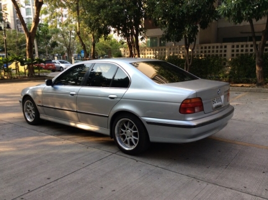ขายรถบีเอ็ม E39 523i ปี2000 เครื่องเดิม 2.4 เกียร์ออโต้ เพาเวอร์ ไฟฟ้าทั้งคัน เบาะหนังแท้ปรับไฟฟ้า ลายไม้หรูหรา แอร์ดิจิตอล วิทยุCD abs/airbag8ใบ ตัวถังเดิมๆ สีเต็มเงา แม็กbbsขอบ17" รถขับดี ช่วงล่างแน่นหนึบ พร้อมใช้งานได้เลยครับ ภาษีไม่ขาดต่อ เอกสารพ ขายรถบีเอ็ม E39 523i ปี2000 เครื่องเดิม 2.4 เกียร์ออโต้ เพาเวอร์ ไฟฟ้าทั้งคัน เบาะหนังแท้ปรับไฟฟ้า ลายไม้หรูหรา แอร์ดิจิตอล วิทยุCD abs/airbag8ใบ ตัวถังเดิมๆ สีเต็มเงา แม็กbbsขอบ17" รถขับดี ช่วงล่างแน่นหนึบ พร้อมใช้งานได้เลยครับ ภาษีไม่ขาดต่อ เอกสารพ