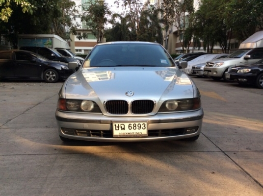 ขายรถบีเอ็ม E39 523i ปี2000 เครื่องเดิม 2.4 เกียร์ออโต้ เพาเวอร์ ไฟฟ้าทั้งคัน เบาะหนังแท้ปรับไฟฟ้า ลายไม้หรูหรา แอร์ดิจิตอล วิทยุCD abs/airbag8ใบ ตัวถังเดิมๆ สีเต็มเงา แม็กbbsขอบ17" รถขับดี ช่วงล่างแน่นหนึบ พร้อมใช้งานได้เลยครับ ภาษีไม่ขาดต่อ เอกสารพ ขายรถบีเอ็ม E39 523i ปี2000 เครื่องเดิม 2.4 เกียร์ออโต้ เพาเวอร์ ไฟฟ้าทั้งคัน เบาะหนังแท้ปรับไฟฟ้า ลายไม้หรูหรา แอร์ดิจิตอล วิทยุCD abs/airbag8ใบ ตัวถังเดิมๆ สีเต็มเงา แม็กbbsขอบ17" รถขับดี ช่วงล่างแน่นหนึบ พร้อมใช้งานได้เลยครับ ภาษีไม่ขาดต่อ เอกสารพ