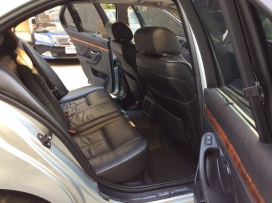 ขายรถบีเอ็ม E39 523i ปี2000 เครื่องเดิม 2.4 เกียร์ออโต้ เพาเวอร์ ไฟฟ้าทั้งคัน เบาะหนังแท้ปรับไฟฟ้า ลายไม้หรูหรา แอร์ดิจิตอล วิทยุCD abs/airbag8ใบ ตัวถังเดิมๆ สีเต็มเงา แม็กbbsขอบ17" รถขับดี ช่วงล่างแน่นหนึบ พร้อมใช้งานได้เลยครับ ภาษีไม่ขาดต่อ เอกสารพ ขายรถบีเอ็ม E39 523i ปี2000 เครื่องเดิม 2.4 เกียร์ออโต้ เพาเวอร์ ไฟฟ้าทั้งคัน เบาะหนังแท้ปรับไฟฟ้า ลายไม้หรูหรา แอร์ดิจิตอล วิทยุCD abs/airbag8ใบ ตัวถังเดิมๆ สีเต็มเงา แม็กbbsขอบ17" รถขับดี ช่วงล่างแน่นหนึบ พร้อมใช้งานได้เลยครับ ภาษีไม่ขาดต่อ เอกสารพ