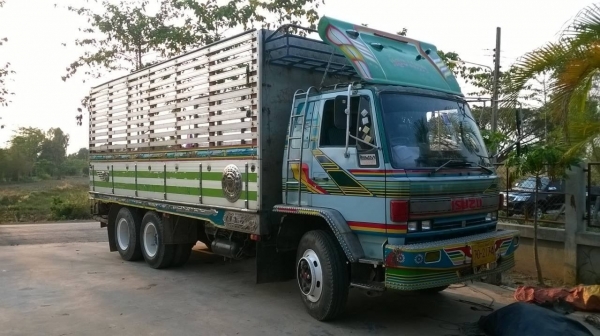 ขายรถล่อง 10 ล้อเพลาเดียวไม่ดั้ม ISUZU ROCKY 195 สภาพสวยพร้อมใช้งาน คัสซีสวยตลอดเส้น กระบะมิเนียม พาวเวอร์ เบรคทิฟฟี่ ทะเบียนพร้อมโอนครับ
