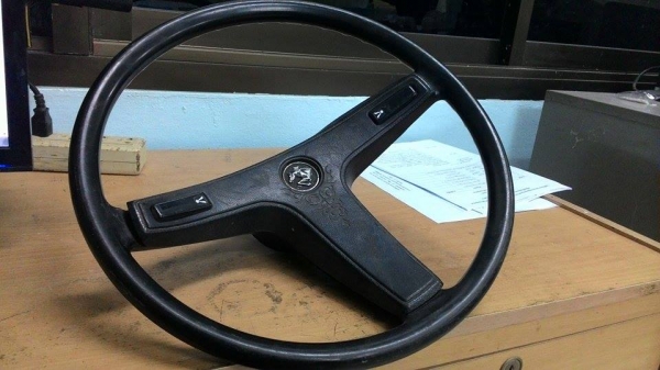 ขายพวงมาลัย  Mitsubishi colt แถมโลโก้ด้วย