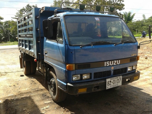 ISUZU NPR ดั้มสามมิตร