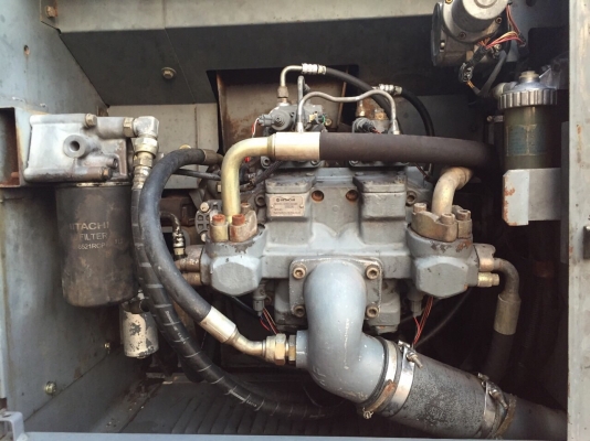 แม็คโค HITACHI  ZX 200-1  สภาพสวย พร้อมใช้งาน เครื่องดี  ปั้มดี เอวเเน่น โซ่เต็ม ใช้งาน 10,500 ชม