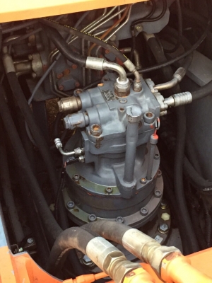 แม็คโค HITACHI  ZX 200-1  สภาพสวย พร้อมใช้งาน เครื่องดี  ปั้มดี เอวเเน่น โซ่เต็ม ใช้งาน 10,500 ชม