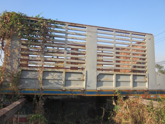 กะบะรถสิบล้อ ล่อง