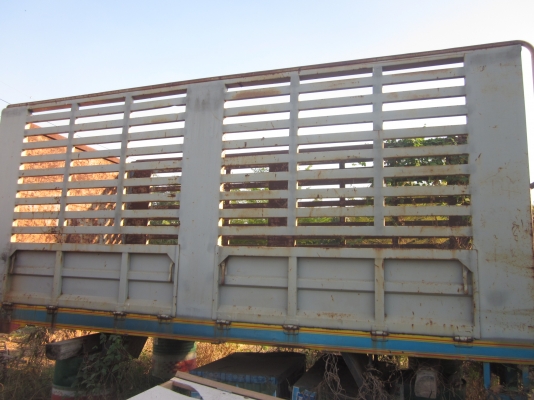 กะบะรถสิบล้อ ล่อง