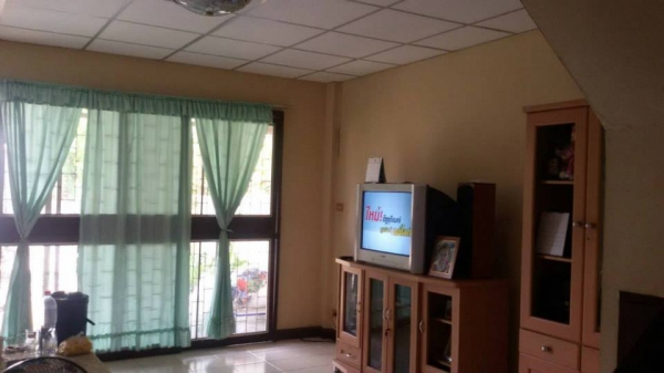 ขายทาวน์เฮ้าส์ 17 ตร.ว. หมู่บ้านพูนสินธานี 3 เคหะร่มเกล้า 64