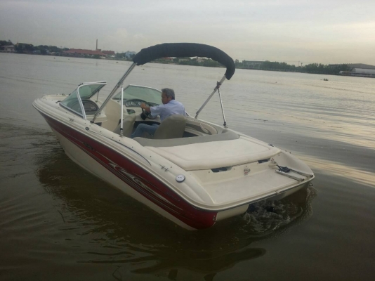 เรือ Sea Ray 18.5 F พร้อมเทนเลอร์นอก เรือ Sea Ray 18.5 F พร้อมเทนเลอร์นอก
