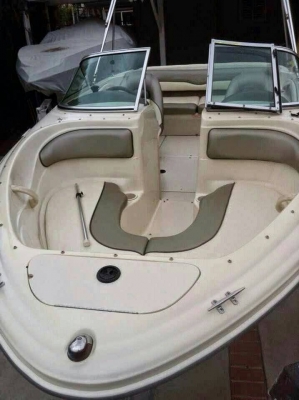 เรือ Sea Ray 18.5 F พร้อมเทนเลอร์นอก เรือ Sea Ray 18.5 F พร้อมเทนเลอร์นอก