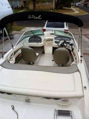 เรือ Sea Ray 18.5 F พร้อมเทนเลอร์นอก เรือ Sea Ray 18.5 F พร้อมเทนเลอร์นอก