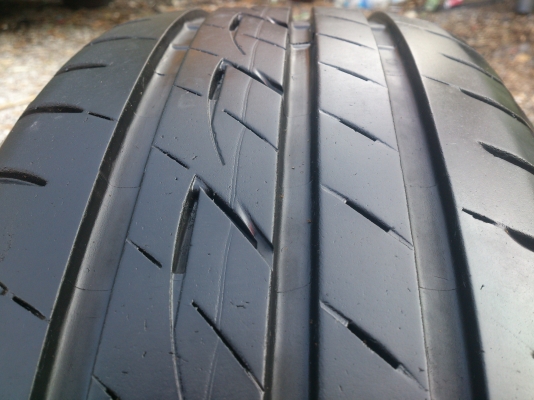 ขายยาง 215/60R16 Bridgestone Ecopia EP200 ยางสัปดาห์ที่47ปี13 ดอกยางเต็มนิ่มลึกสดเท่ากันไม่แตกลายไม่ร้าวไม่กินข้าง (สถาพ90\%) สวยๆ จำนวน 1 ชุด