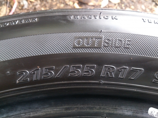 ขายยาง 215/55R17 Bridgestone Ecopia EP200 ยางสัปดาห์ที่02ปี14 ดอกยางเต็มนิ่มลึกสดเท่ากันไม่แตกลายไม่ร้าวไม่กินข้าง (สถาพ90\%) สวยๆ จำนวน 1 ชุด ขายยาง 215/55R17 Bridgestone Ecopia EP200 ยางสัปดาห์ที่02ปี14 ดอกยางเต็มนิ่มลึกสดเท่ากันไม่แตกลายไม่ร้าวไม่กินข้าง (สถาพ90\%) สวยๆ จำนวน 1 ชุด