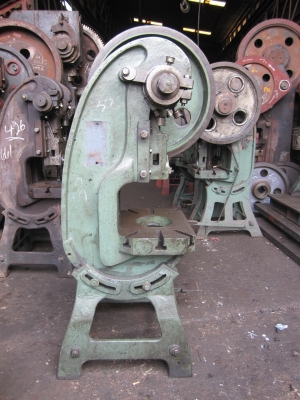 เครื่องปั๊มโลหะ(ข้อเสือ)