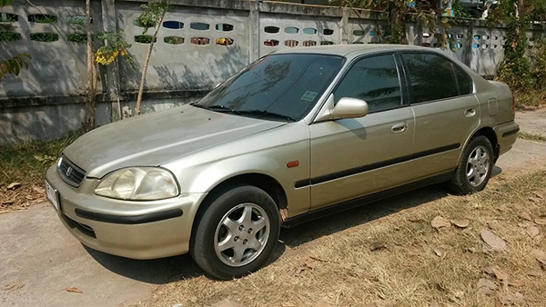 ขายรถบ้าน อุบลฯ Honda Civic ตาโต สีสวย พร้อมใช้ ราคาถูก ต่อรองได้