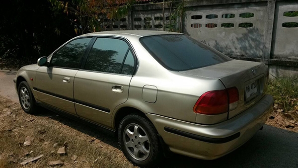ขายรถบ้าน อุบลฯ Honda Civic ตาโต สีสวย พร้อมใช้ ราคาถูก ต่อรองได้