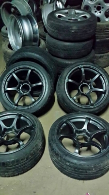 ขายล้อ rg1 ขอบ `18 9.5 r  10.5 `ติดยาง สภาพพอใช้ใด้นะคับ ๅม่คตไม่ดุ้ง ขาย 13500