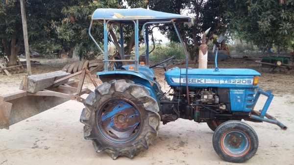 ขายรถไถไอซากิ TS2205 22แรงพร้อมใช้งาน อุปกรณ์ครบครับ