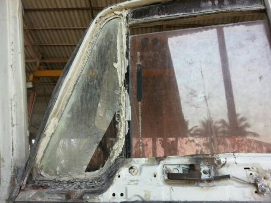 ขายรถบรรทุก 10 ล้อดัมพ์ท้องเรือ NISSAN CWM430M 230 แรงม้า ราคา 650000