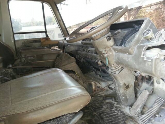 ขายรถบรรทุก 10 ล้อดัมพ์ท้องเรือ NISSAN CWM430M 230 แรงม้า ราคา 650000