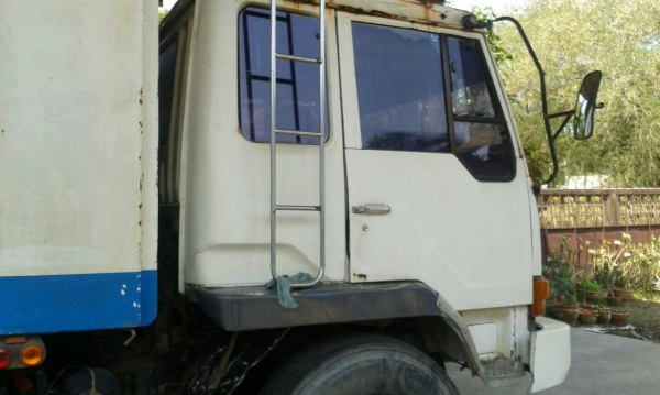 รถมิตซู 10 ล้อ หลังถนน FN517M - TB  191 แรงม้า.  ปี 38  สนใจติดต่อ  081 - 6079515