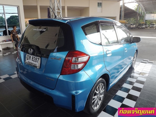 Honda Jazz v at active plus i-vtec 1.5 ปี 2011