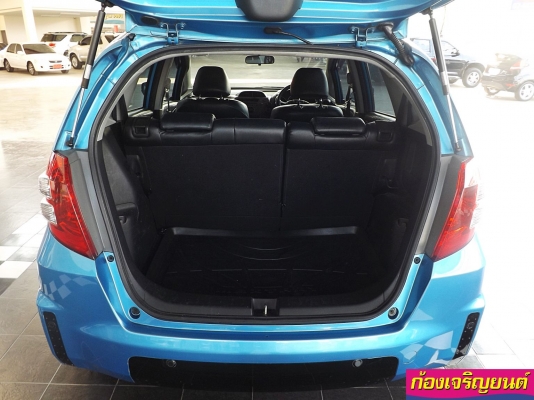 Honda Jazz v at active plus i-vtec 1.5 ปี 2011