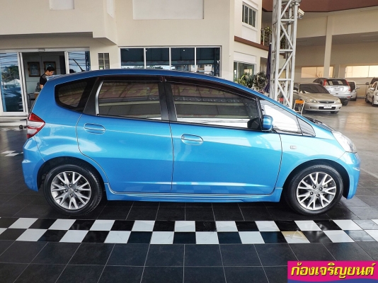 Honda Jazz v at active plus i-vtec 1.5 ปี 2011