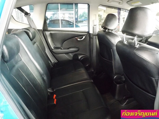 Honda Jazz v at active plus i-vtec 1.5 ปี 2011