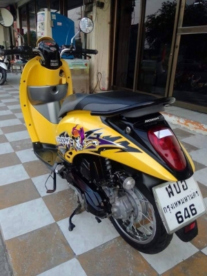 Honda Scoopy i สีเหลือง ดำ รถสวยสดใส ลาย Active Boy ประหยัดน้ำมันได้ดี