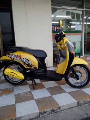 Honda Scoopy i สีเหลือง ดำ รถสวยสดใส ลาย Active Boy ประหยัดน้ำมันได้ดี