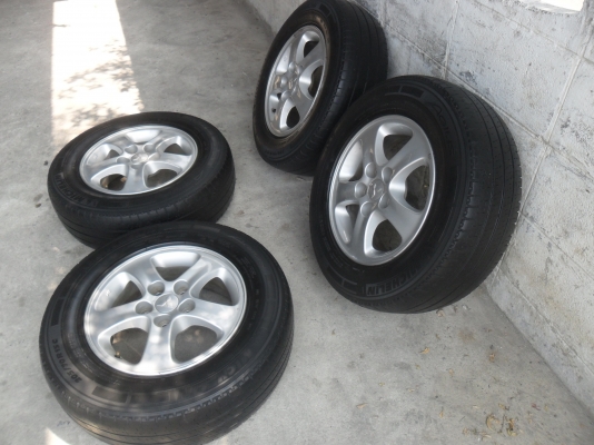 ล้อแม็ก 15นิ้ว 5รู114 ไทรตั้น พร้อมยาง สวยๆ 4 ล้อ ราคา 4300 บาท