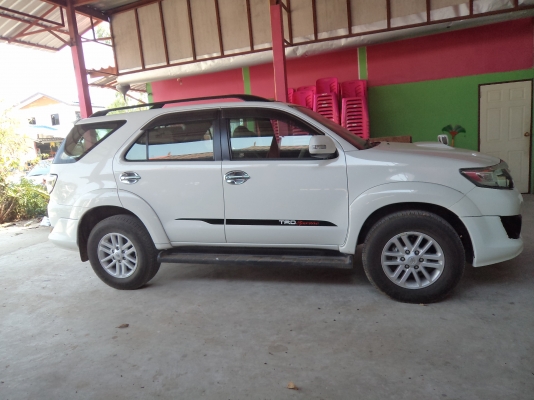 ขายดาวน์100000บาทรถฟอจูนเนอร์ปี56 สภาพ90/ใช้งานน้อย30000โลส่งต่อ19000*52งวด