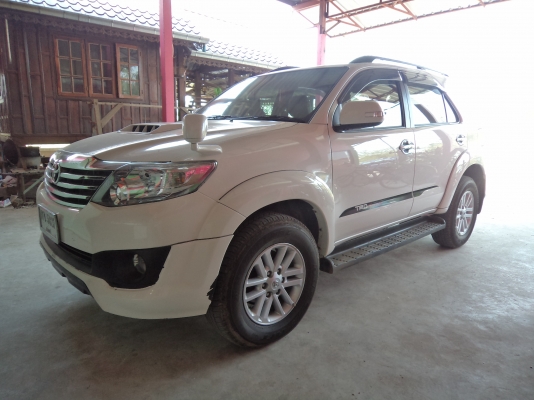 ขายดาวน์100000บาทรถฟอจูนเนอร์ปี56 สภาพ90/ใช้งานน้อย30000โลส่งต่อ19000*52งวด