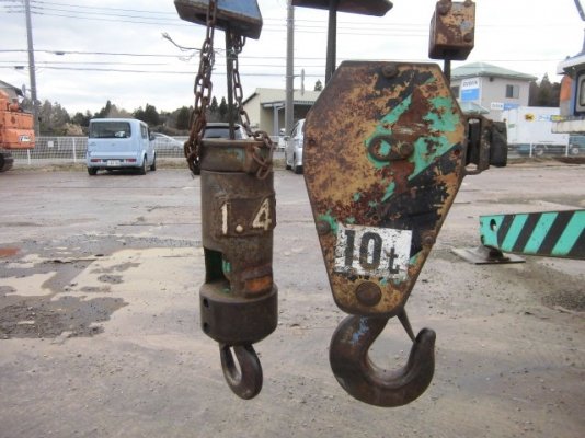 เครน 4 ล้อ TR100M-1