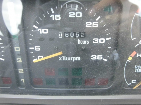 เครน 4 ล้อ TR100M-1